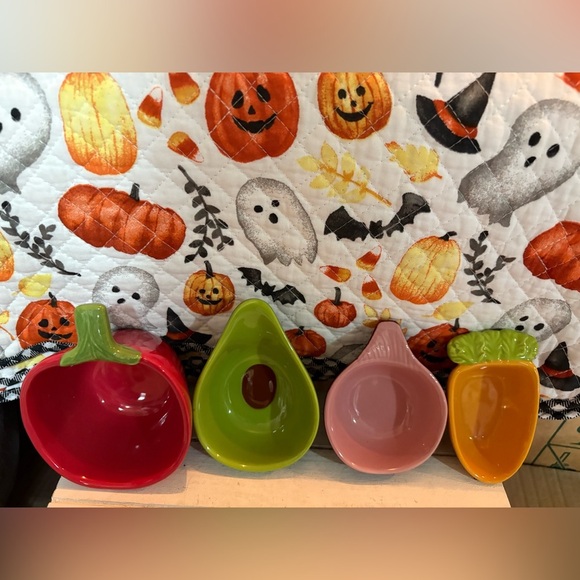 Rae Dunn Artisan Collection Veggie Measuring Cups - Picture 3 of 3